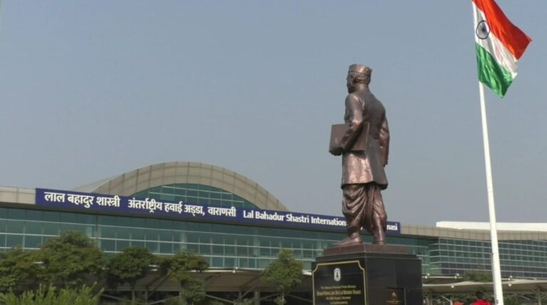 वाराणसी एयरपोर्ट पर चली गोली, लहूलुहान हालत में 2 कर्मचारी अस्पताल में भर्ती